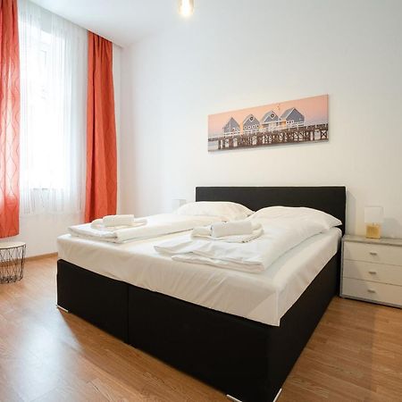 Apartment In The Central Area. 5 Minute'S Walk To The Danube. Wenen Buitenkant foto