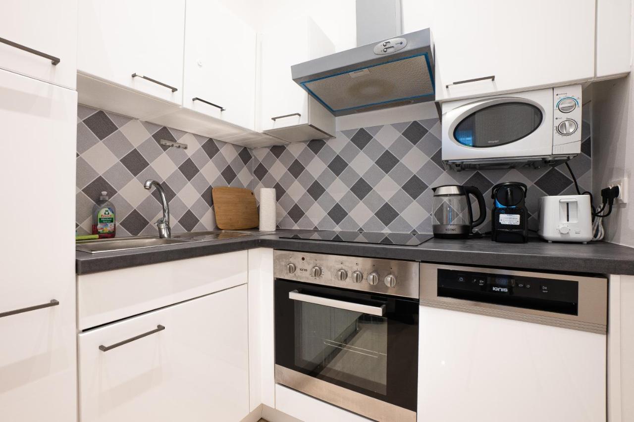 Apartment In The Central Area. 5 Minute'S Walk To The Danube. Wenen Buitenkant foto
