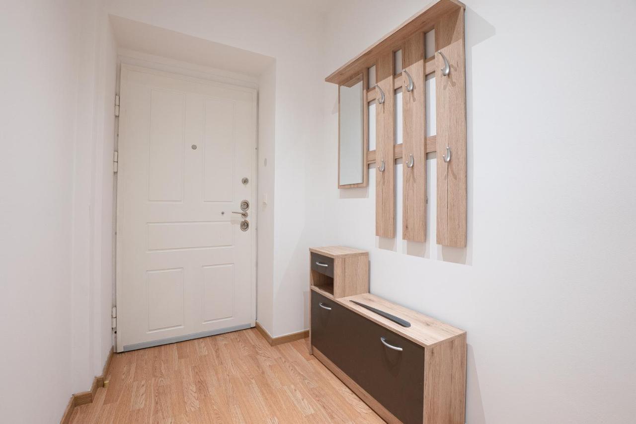 Apartment In The Central Area. 5 Minute'S Walk To The Danube. Wenen Buitenkant foto