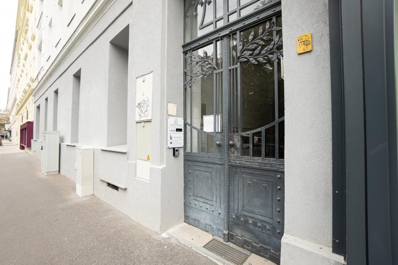 Apartment In The Central Area. 5 Minute'S Walk To The Danube. Wenen Buitenkant foto