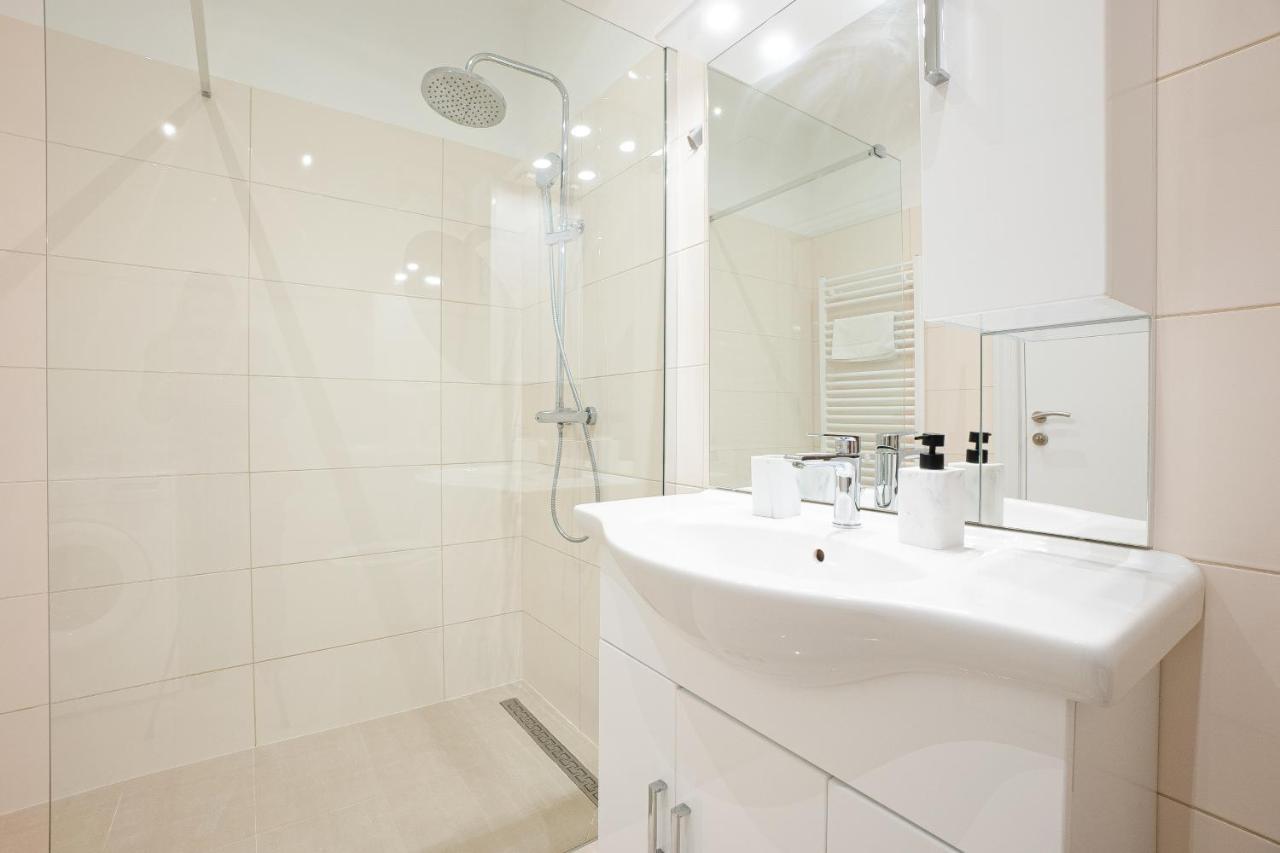 Apartment In The Central Area. 5 Minute'S Walk To The Danube. Wenen Buitenkant foto
