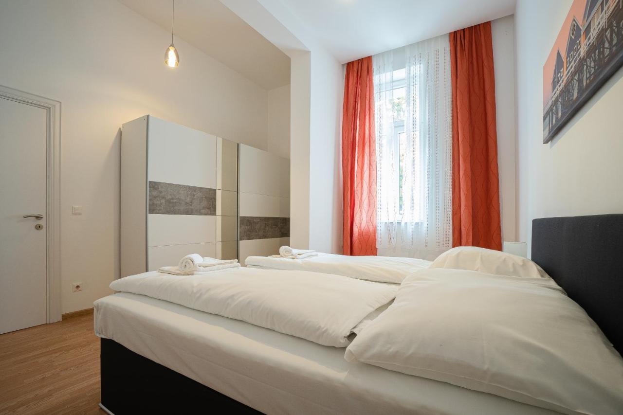 Apartment In The Central Area. 5 Minute'S Walk To The Danube. Wenen Buitenkant foto