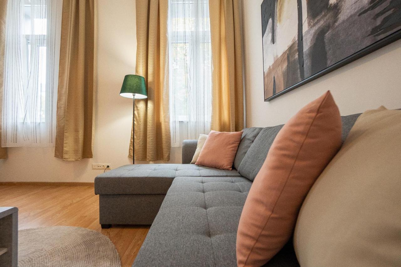 Apartment In The Central Area. 5 Minute'S Walk To The Danube. Wenen Buitenkant foto