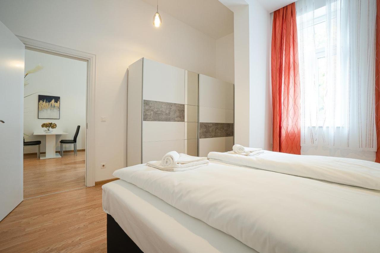 Apartment In The Central Area. 5 Minute'S Walk To The Danube. Wenen Buitenkant foto