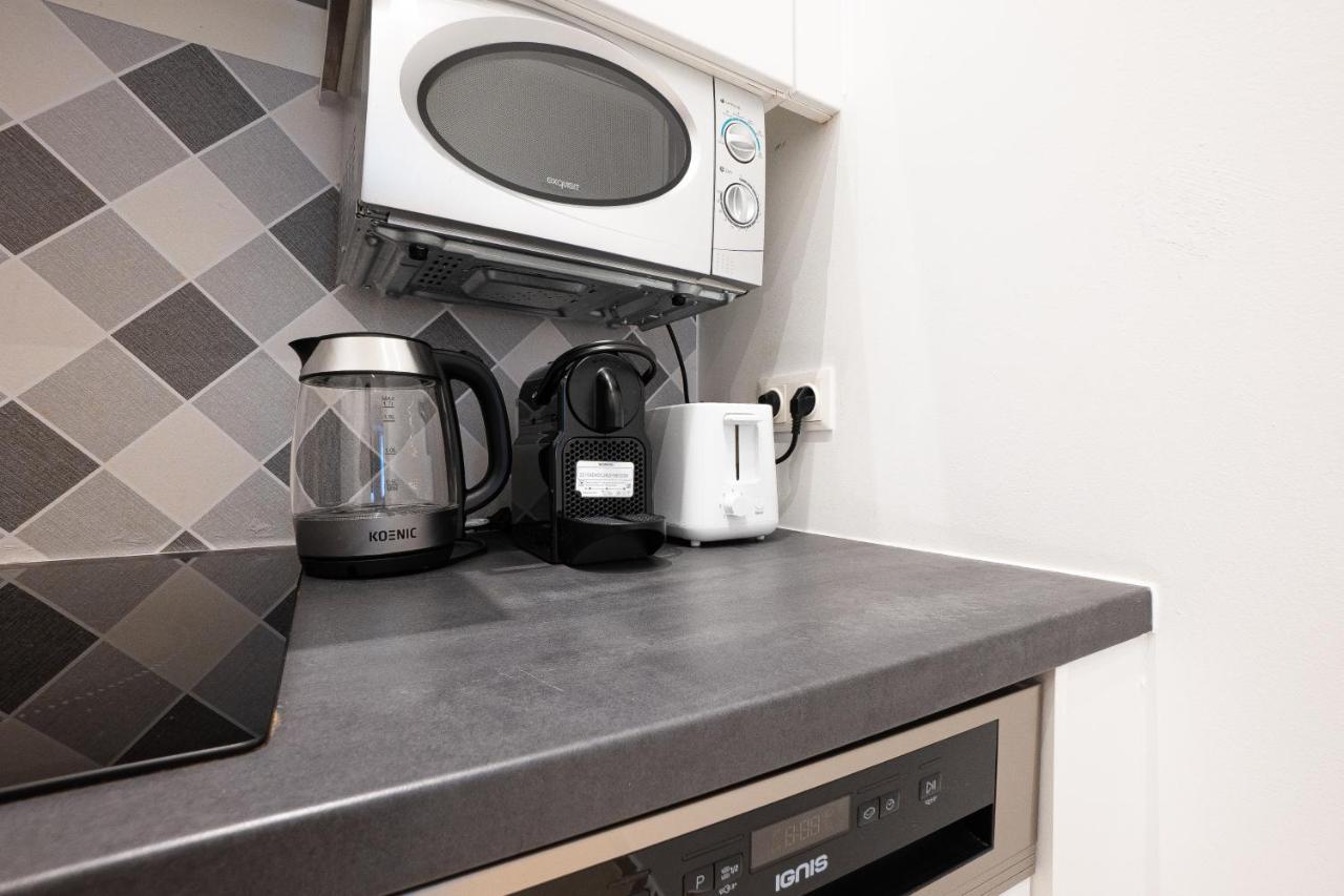Apartment In The Central Area. 5 Minute'S Walk To The Danube. Wenen Buitenkant foto